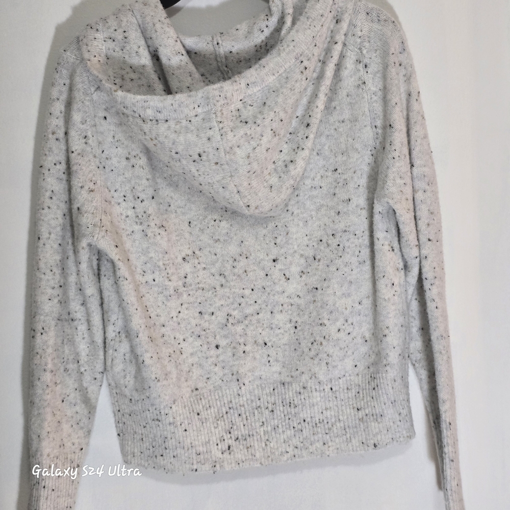 Universal Thread Gray V-Neck Sweater - Picture 5 of 8